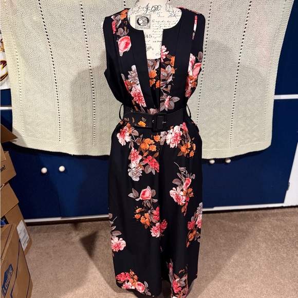 Floral Black jumpsuit - Picture 1 of 11